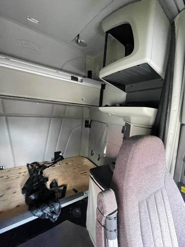 2023 Peterbilt 579 image 6