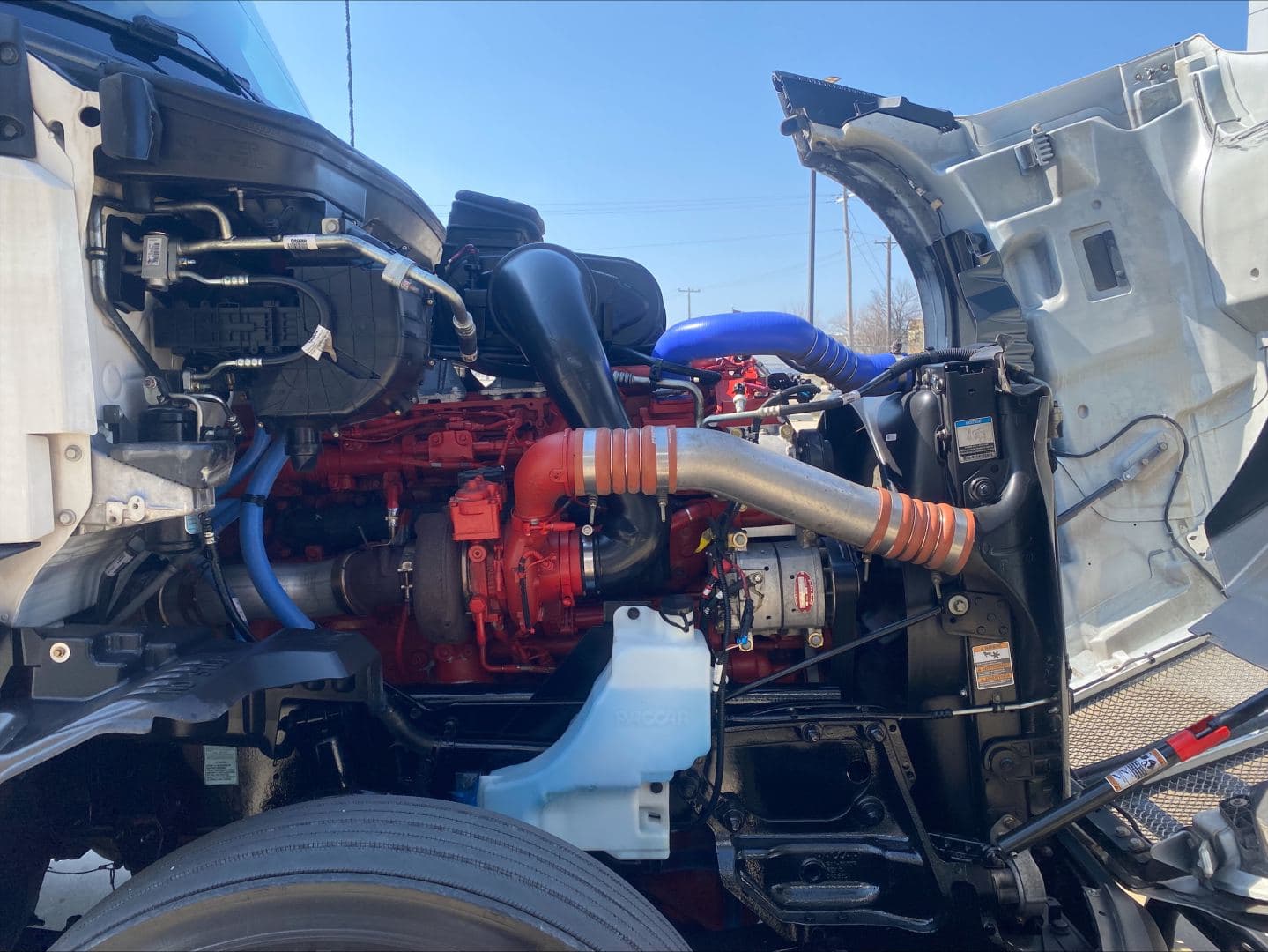 2023 Kenworth T680 image 14