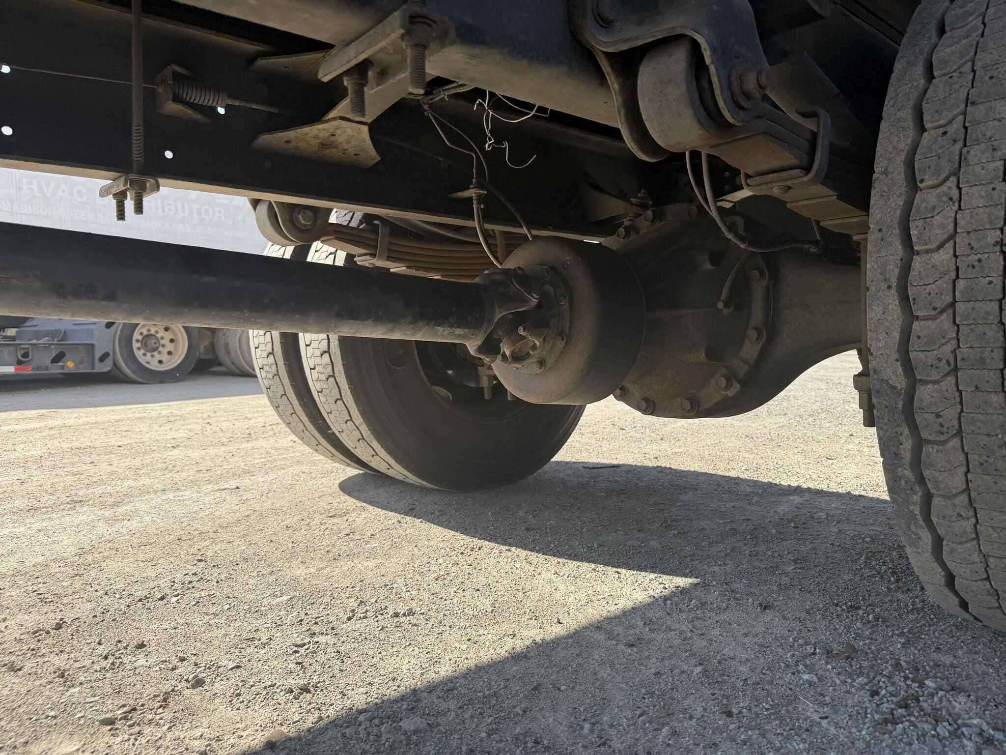 2018 Freightliner M2 image 8