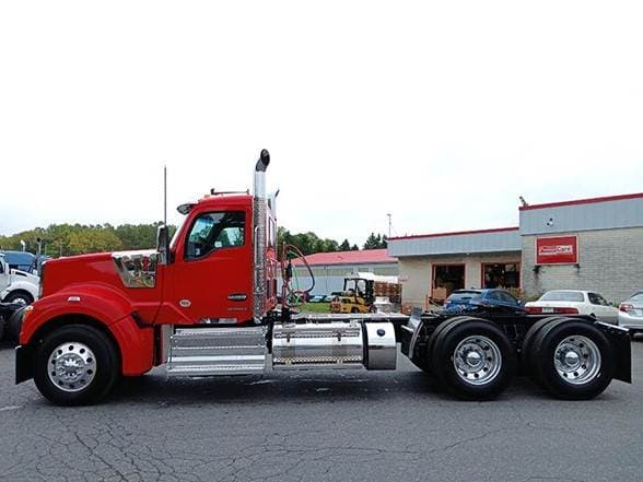 2025 Kenworth W990 image 2