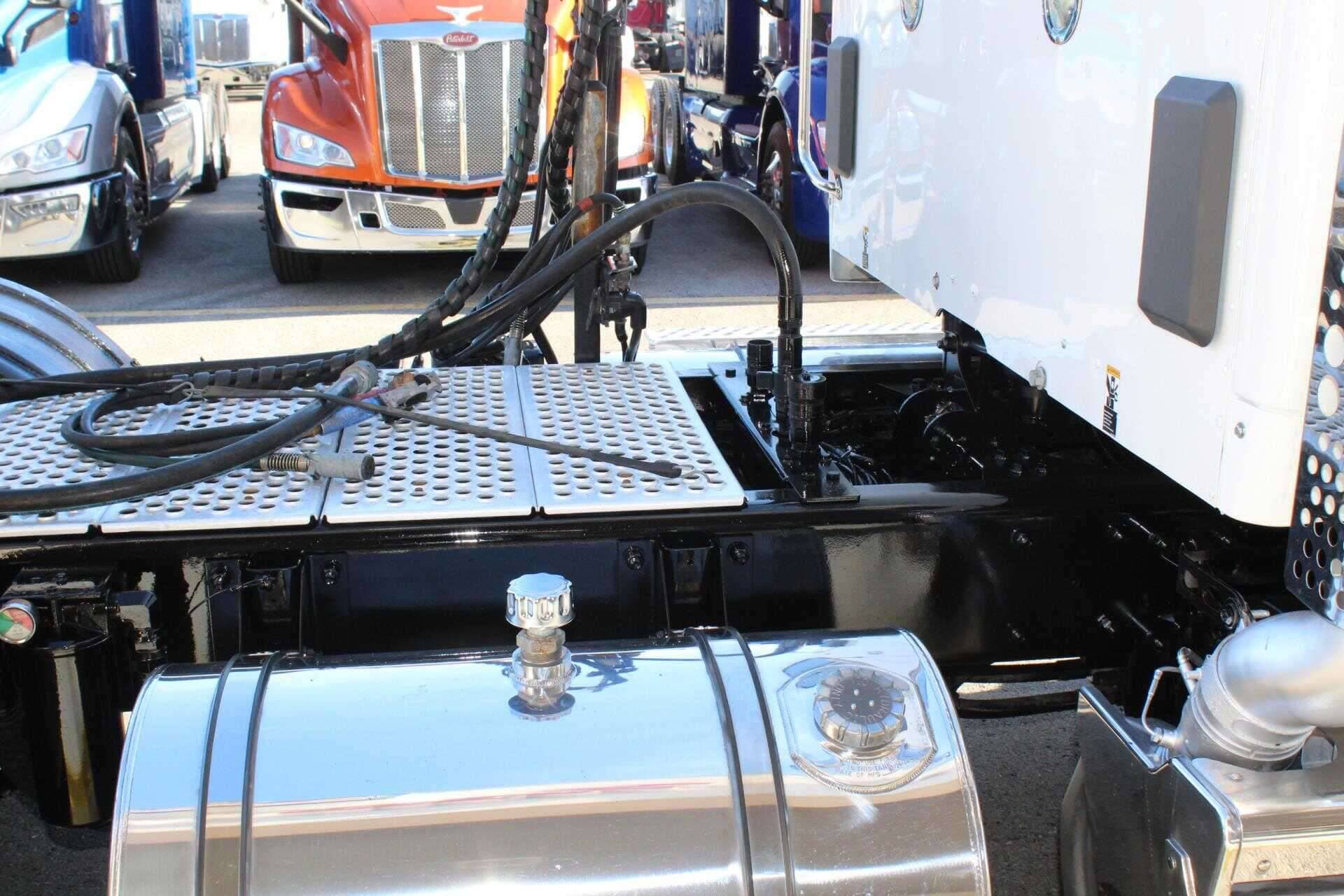 2023 Kenworth T880 image 14