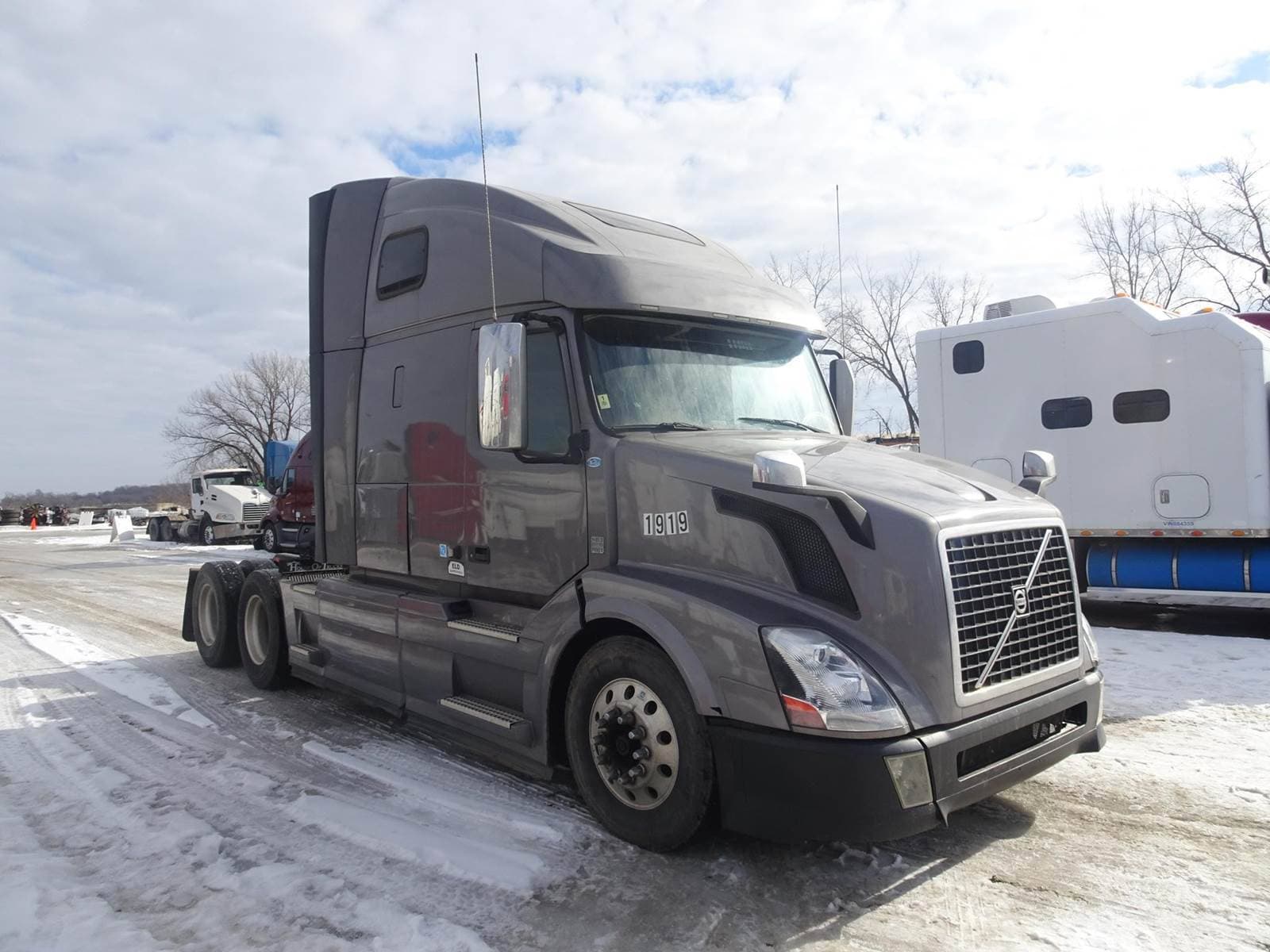 2016 Volvo image 3