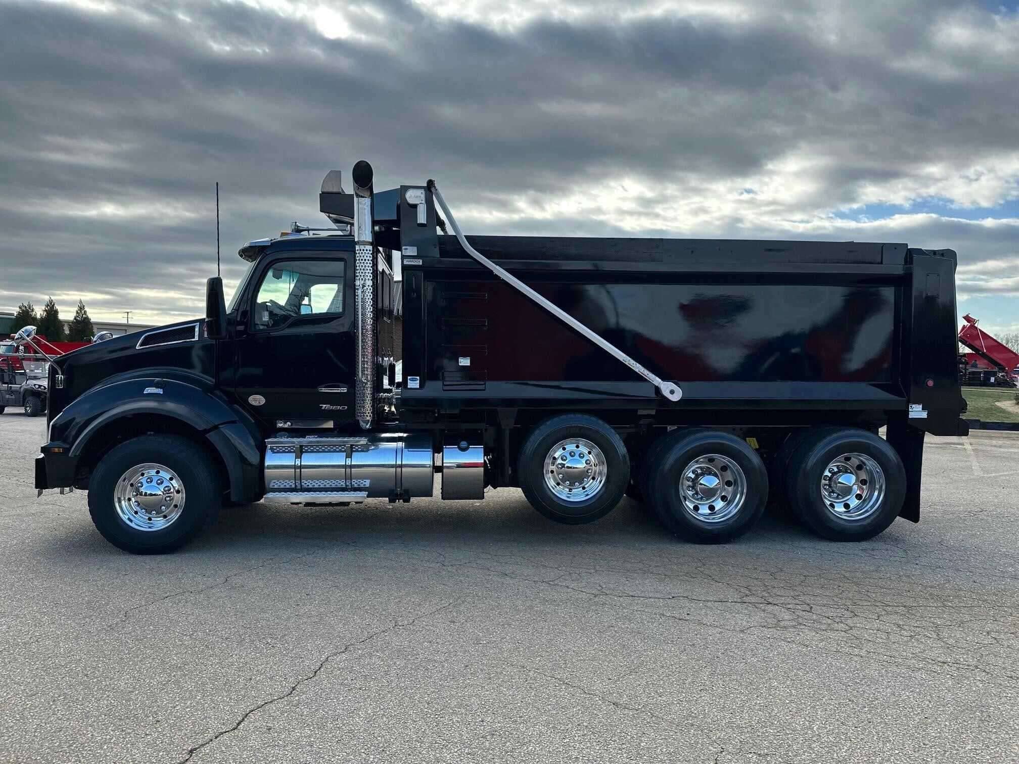 2023 Kenworth T880 image 3