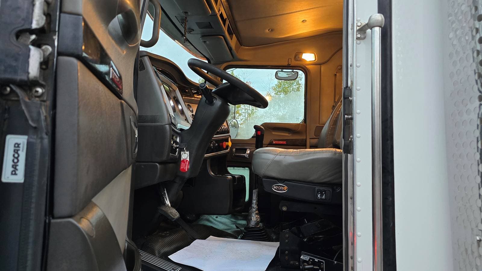 2018 Kenworth W9 Series image 6