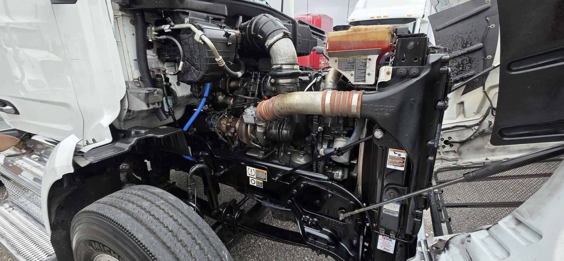 2023 Peterbilt 567 image 8