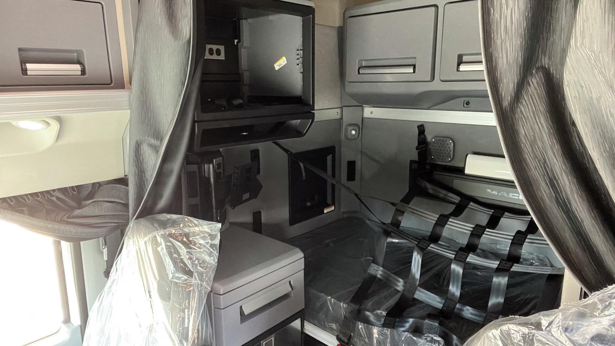 2025 Mack AN64T image 9