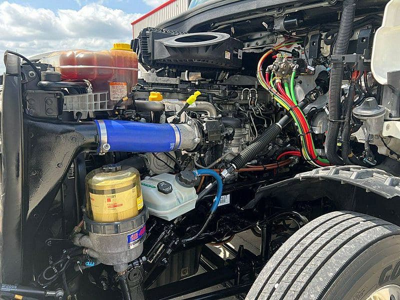 2021 Freightliner Cascadia 126 image 10
