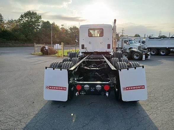 2025 Kenworth T880 image 6