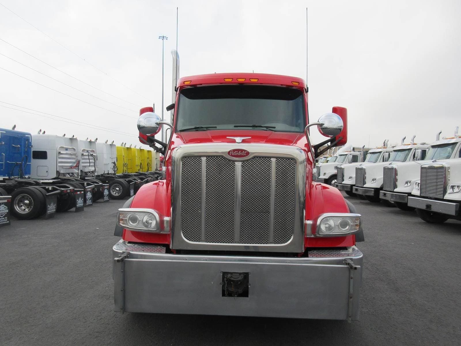 2020 Peterbilt 567 image 2