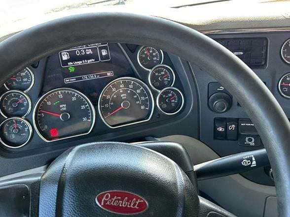2021 Peterbilt 567 image 10