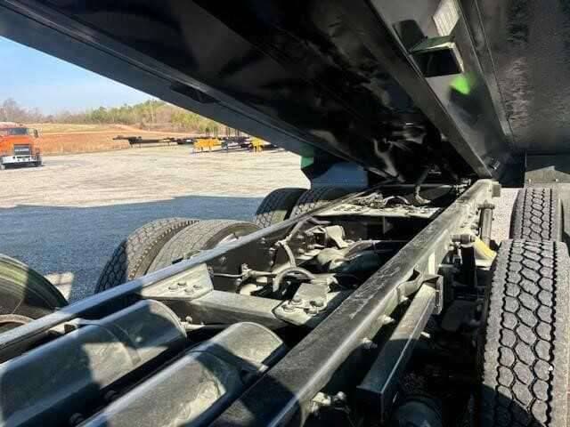 2023 Kenworth T880 image 7