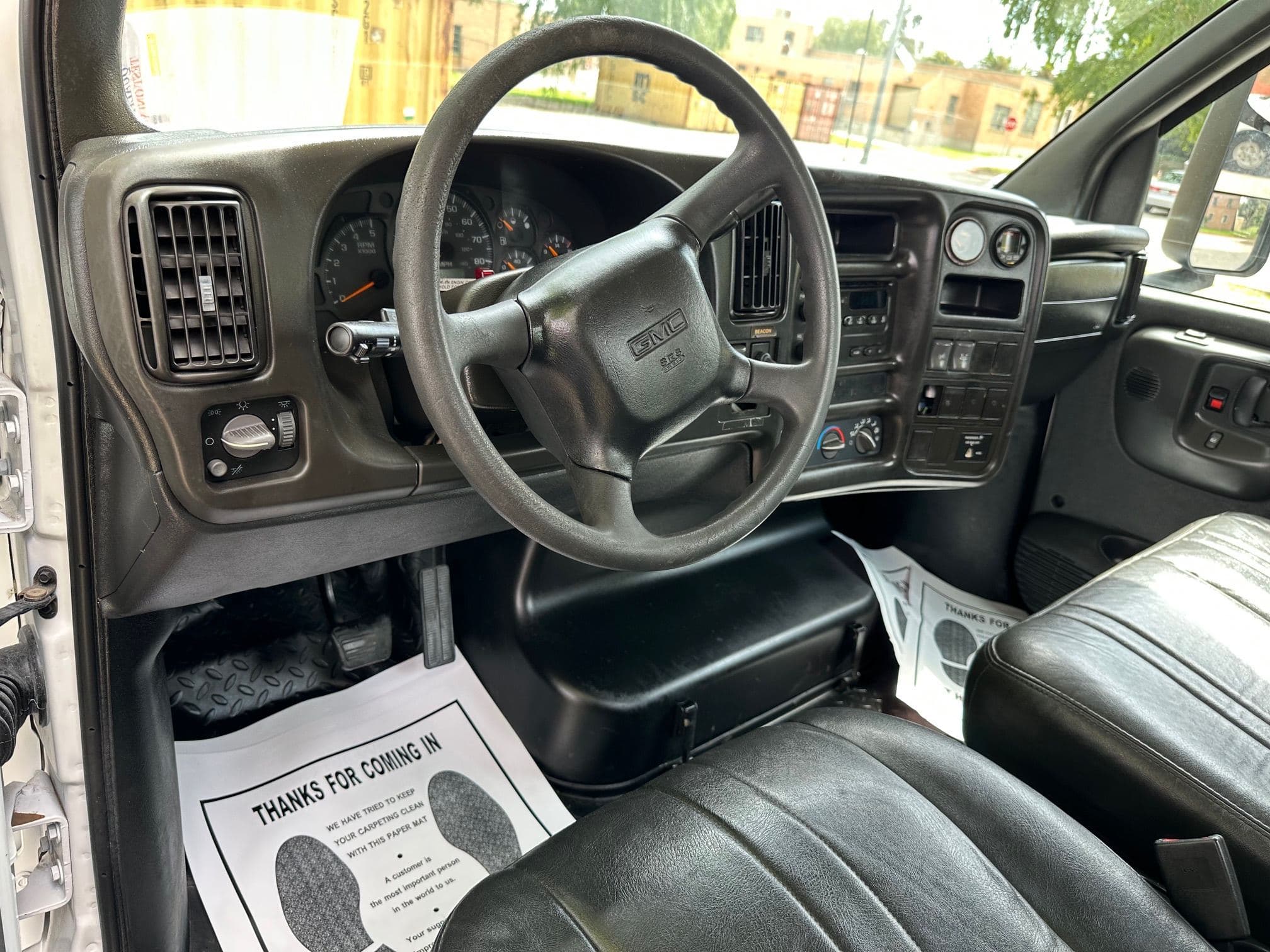 2008 GMC TOPKICK C6500 Cab and Chassis image 16