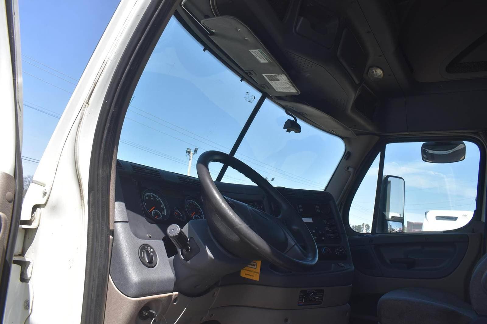 2018 Freightliner Cascadia 113 image 12