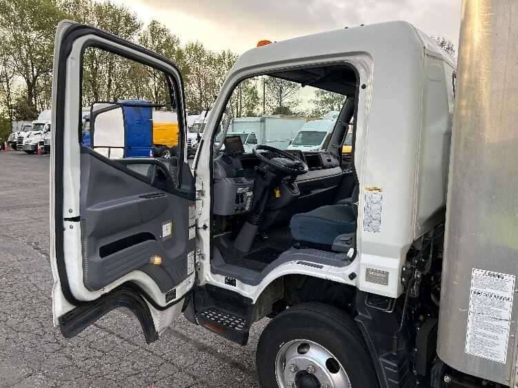 2017 MITSUBISHI FUSO FEC72S image 8