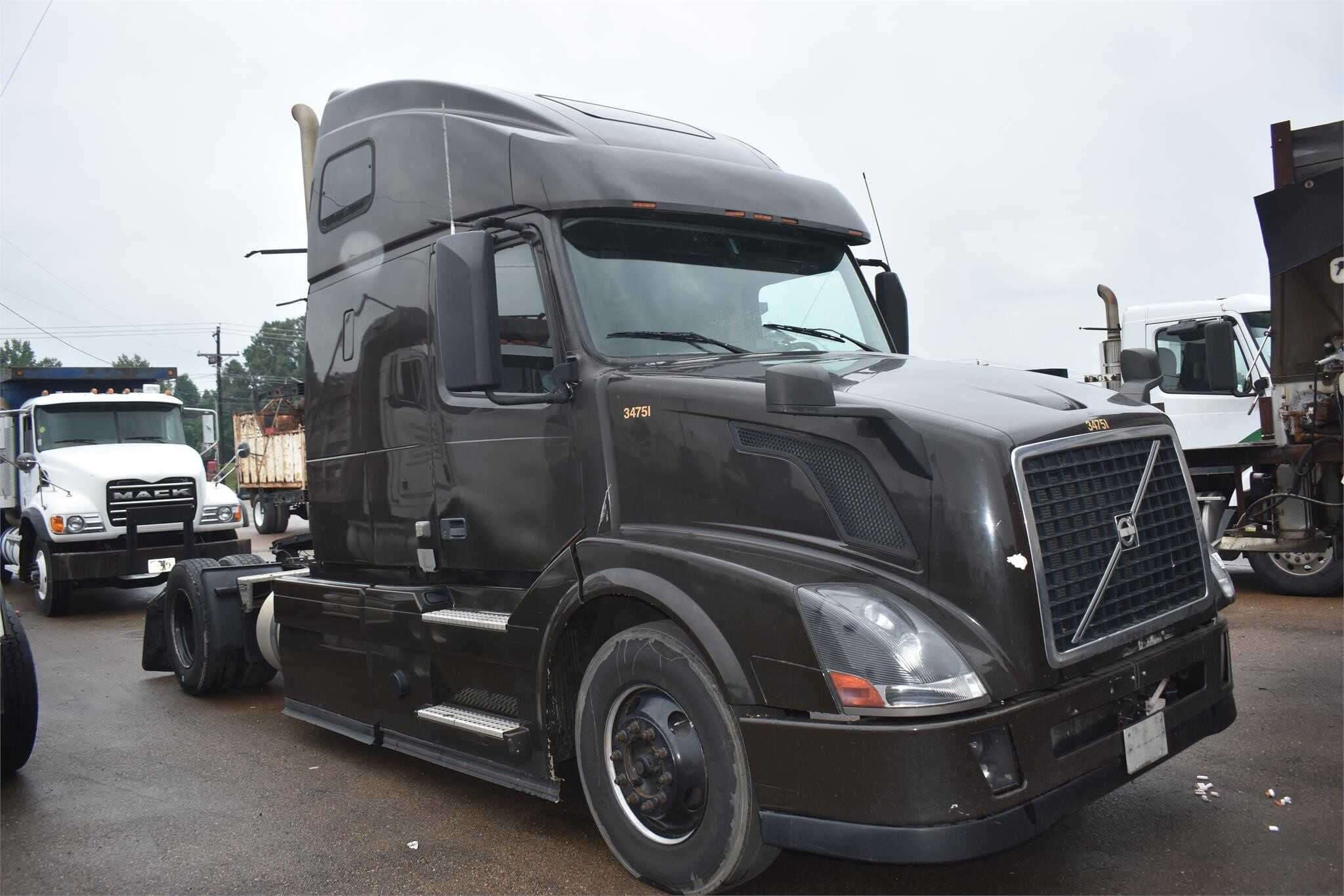 2014 Volvo VNL image 2