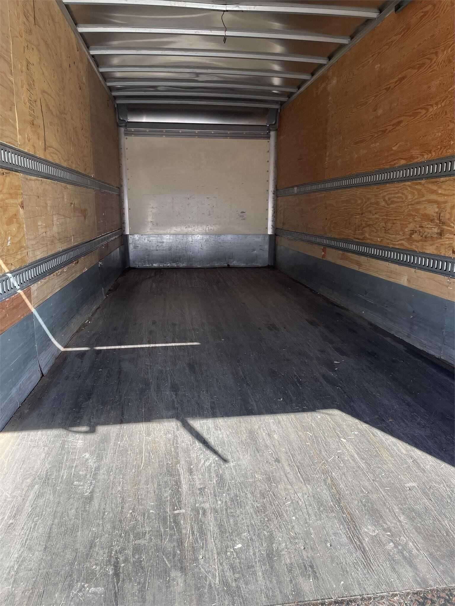 2019 Freightliner M2 image 5