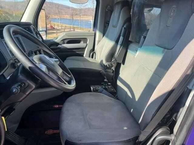 2021 Kenworth T880 image 10