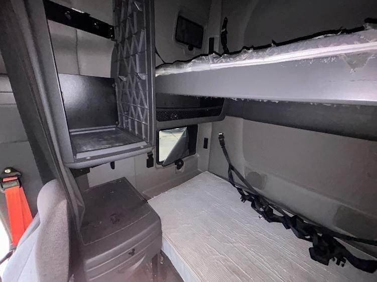 2023 International LT62F image 11