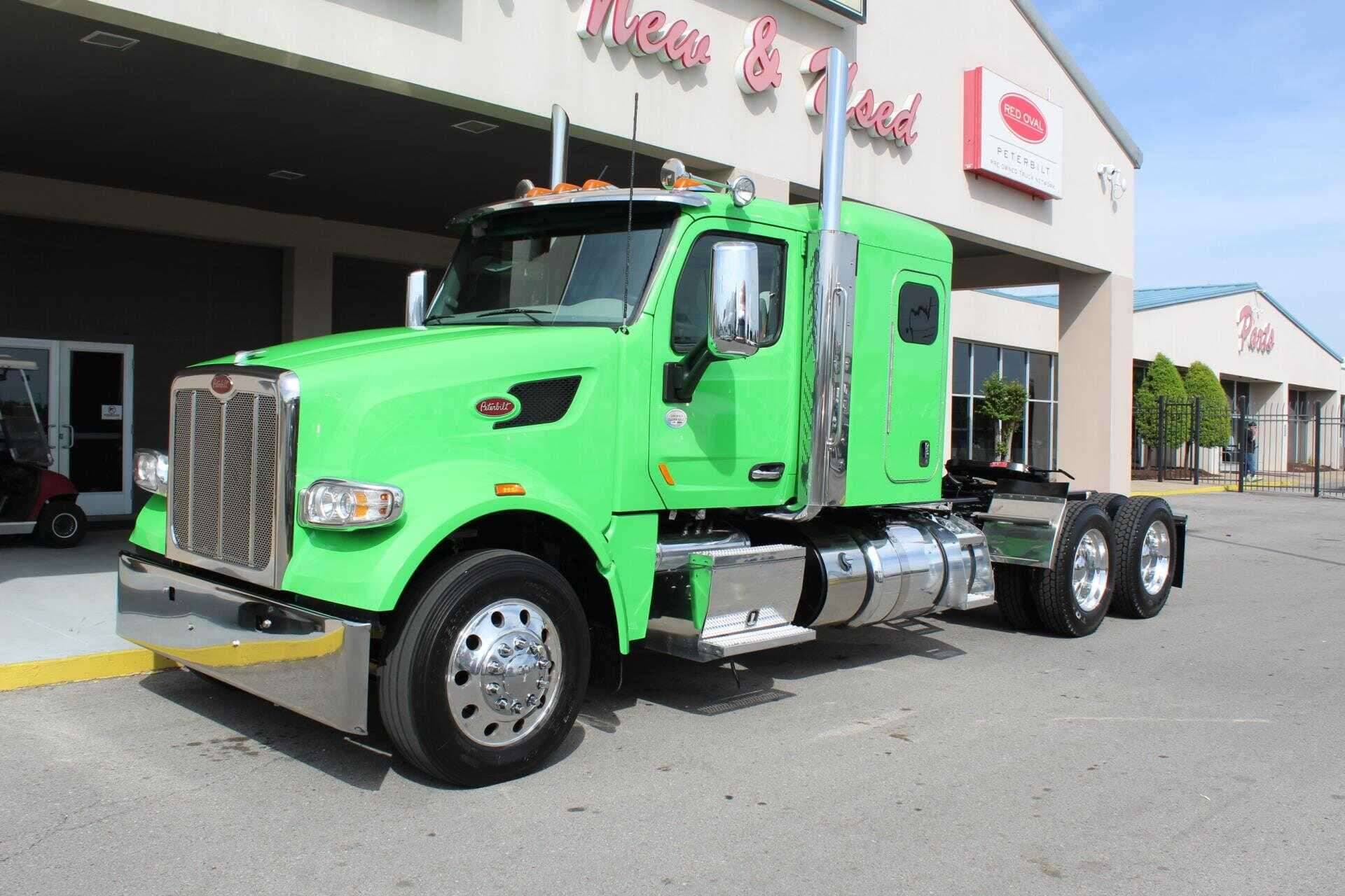 2021 Peterbilt 567 image 2