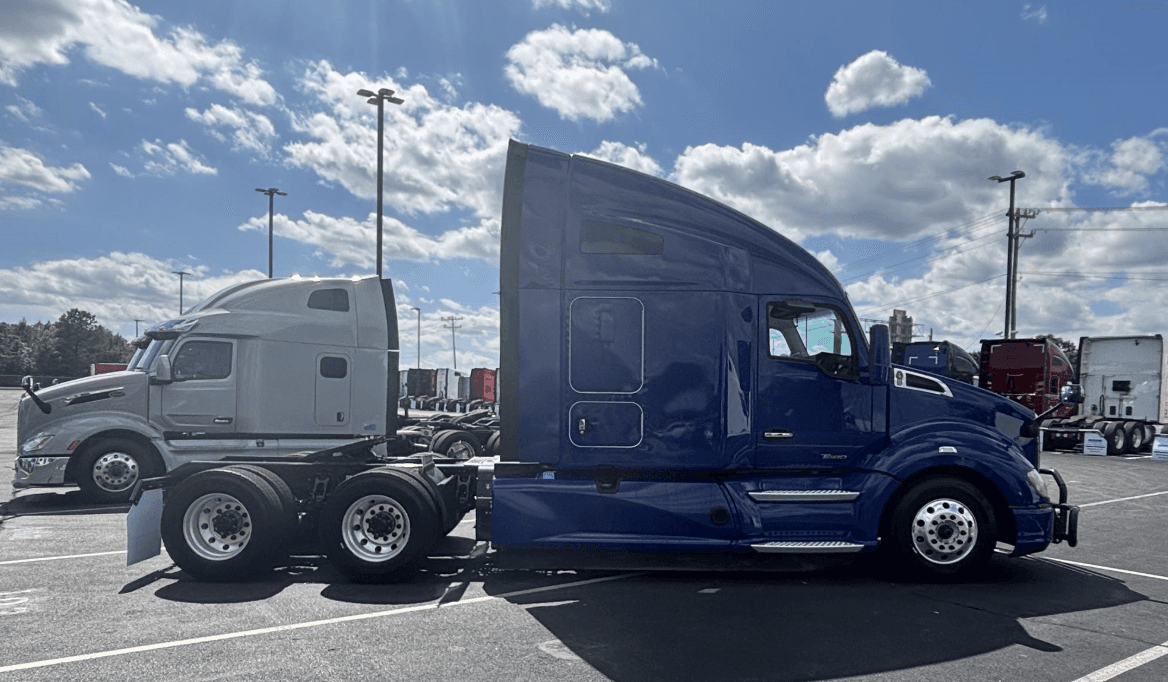 2021 Kenworth 310 image 1