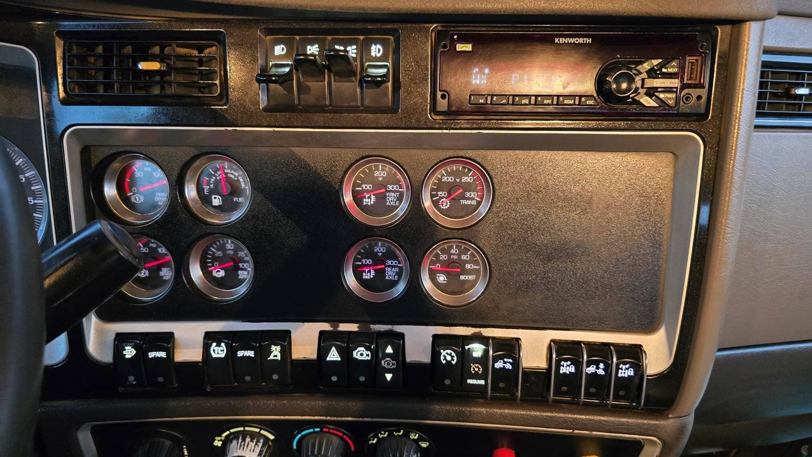 2018 Kenworth W9 Series image 8