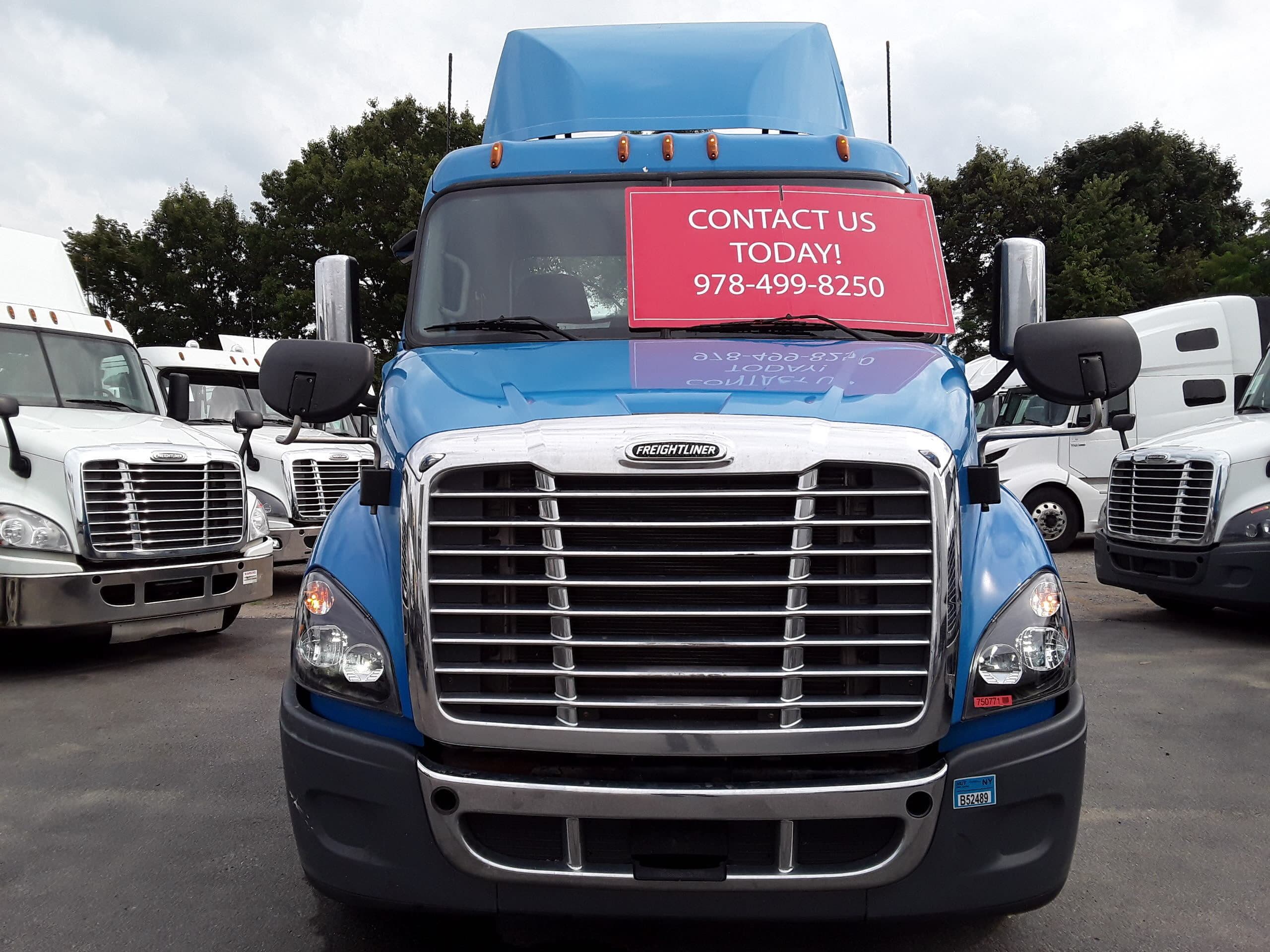 Used 2018 FREIGHTLINER Conventional - Day Cab - CASCADIA 113 For Sale image 2