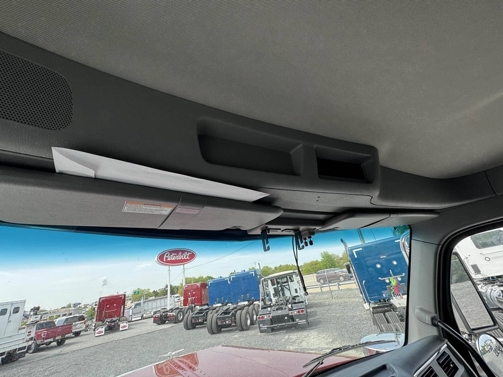 2025 Peterbilt 589 image 21