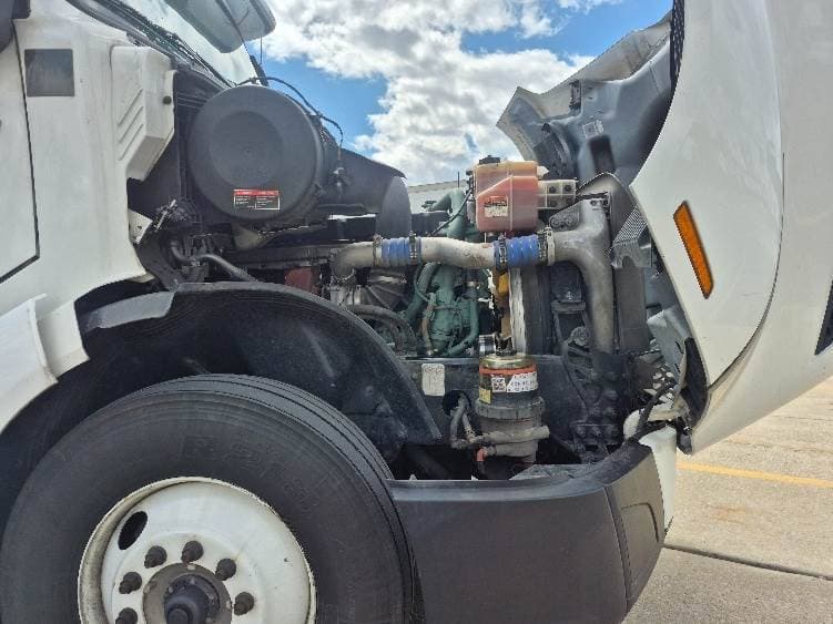 2023 Volvo VNL64760 image 8