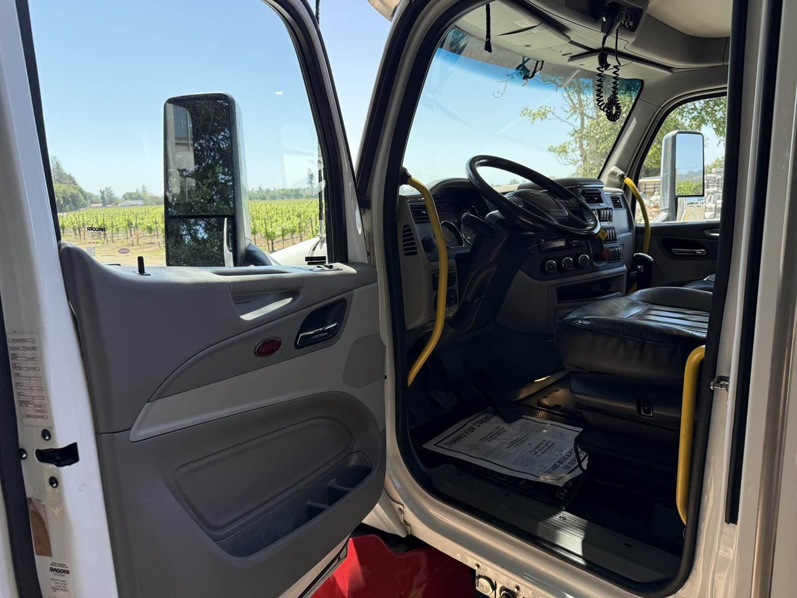 2021 Peterbilt 579 image 10