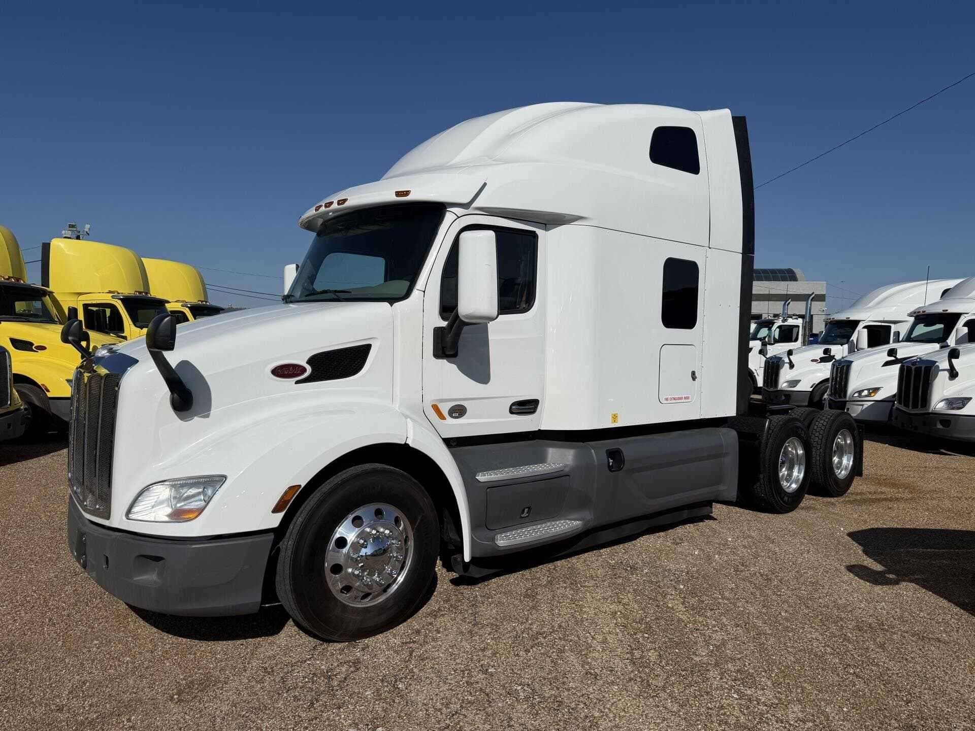 2021 Peterbilt 579 image 1