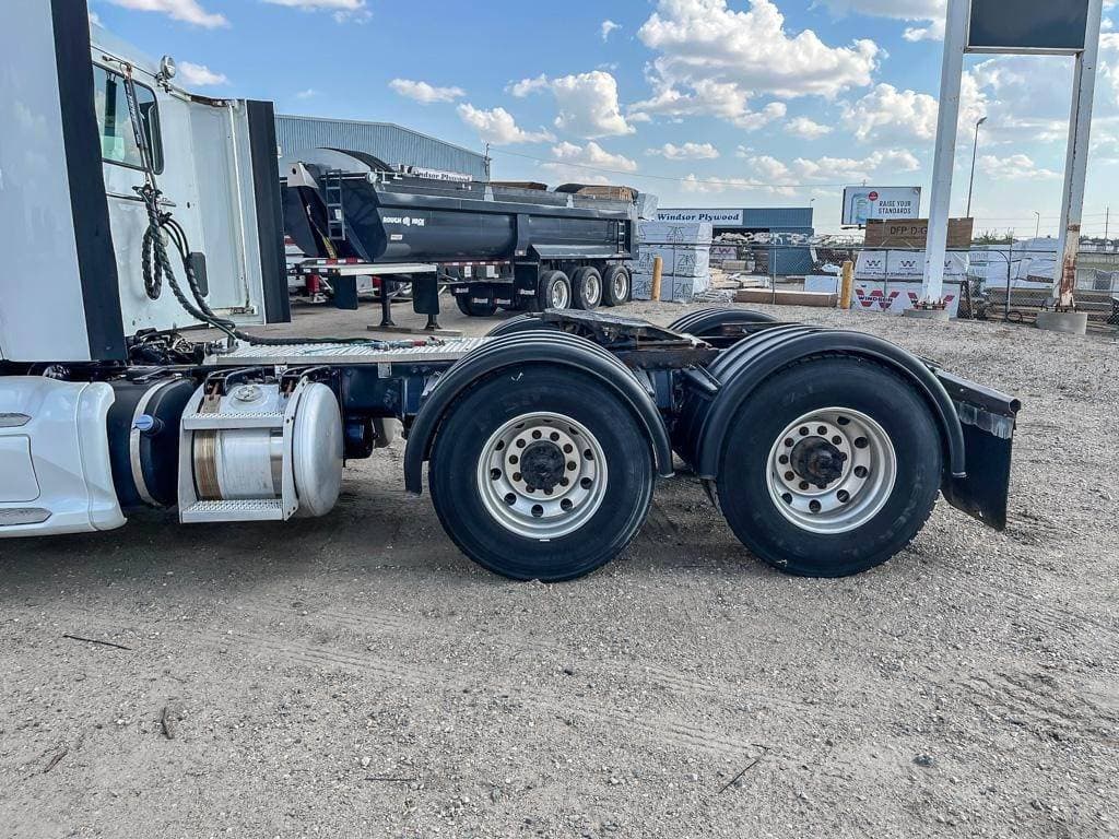 2017 Peterbilt 579 image 7
