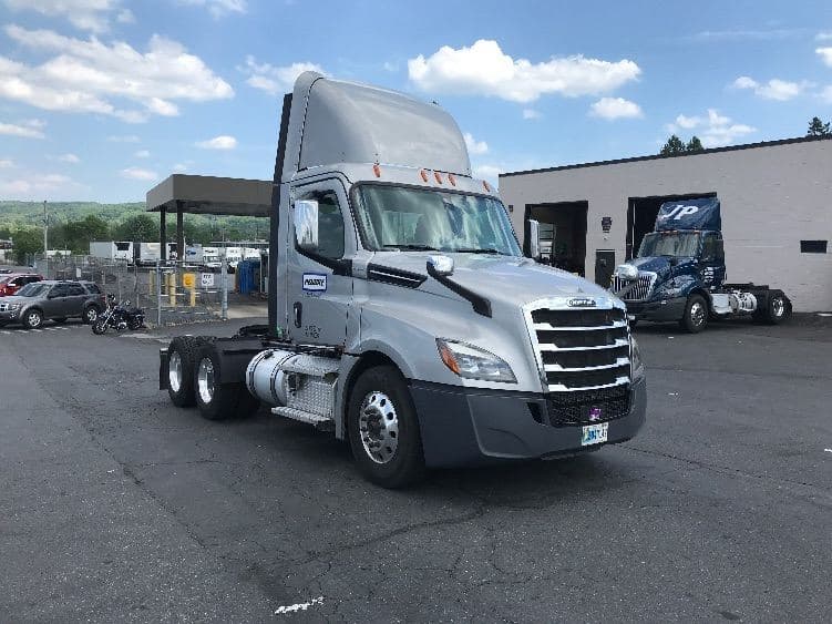 2020 Freightliner Cascadia 126 image 1