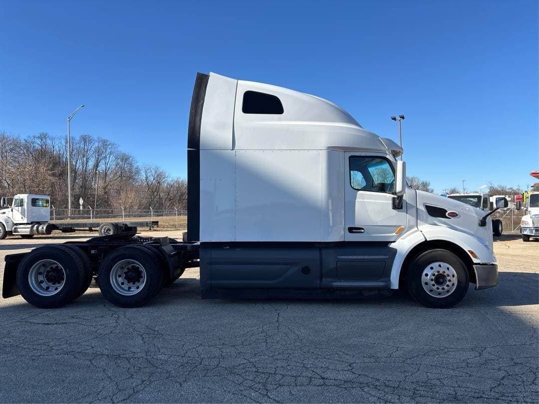 2021 Peterbilt 579 image 7