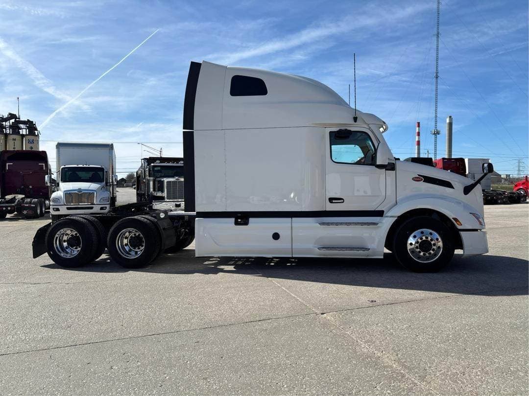 2023 Peterbilt 579 image 4
