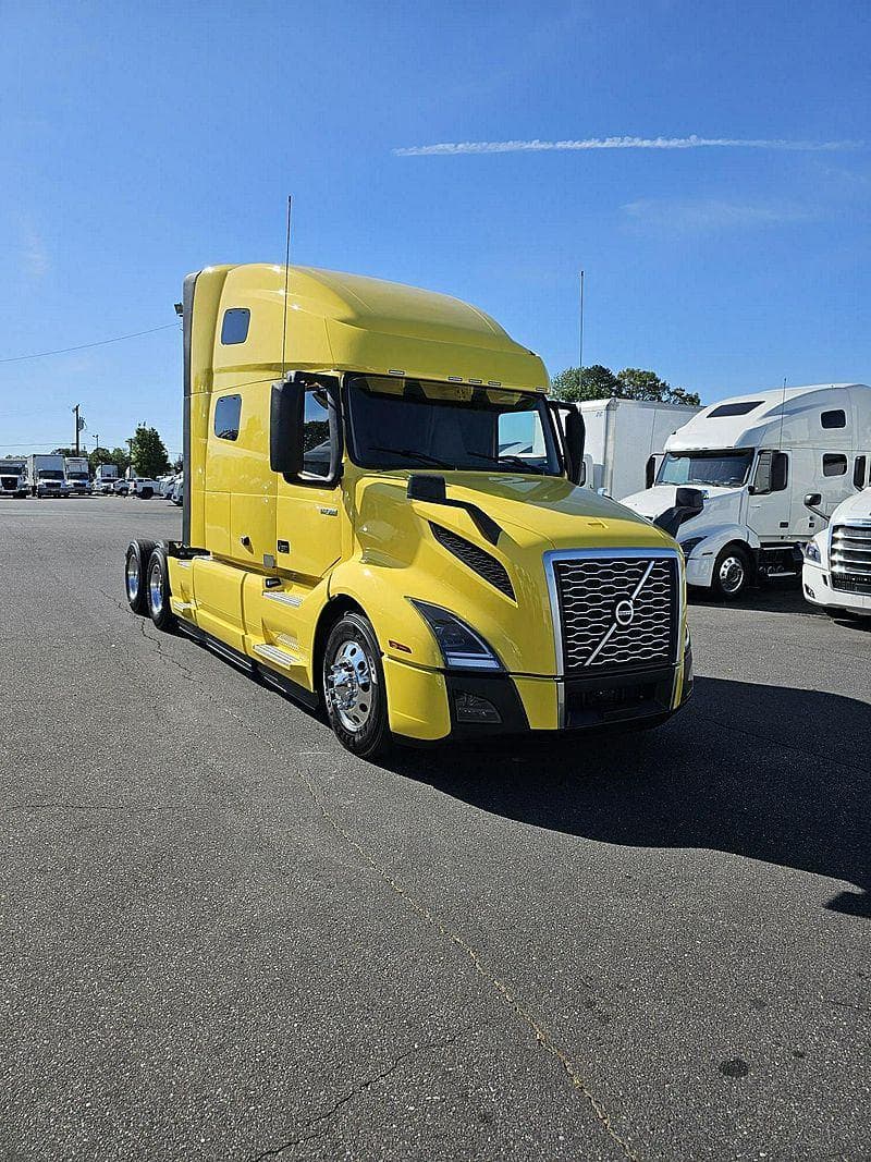 2024 Volvo VNL760 image 1