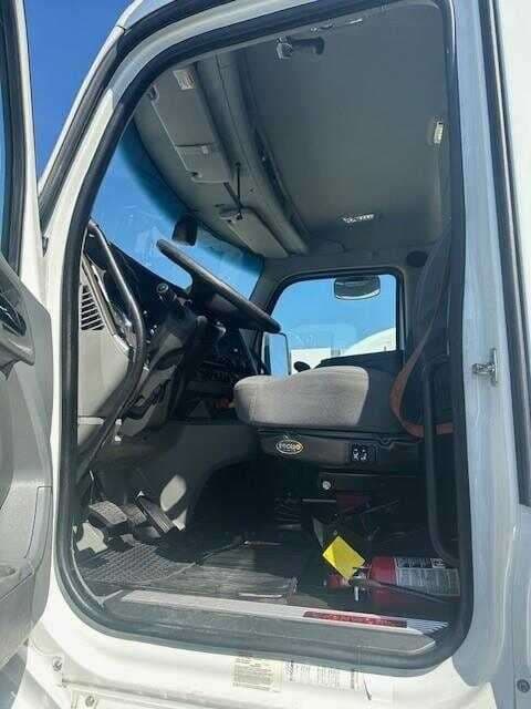 2019 Kenworth T880 image 15