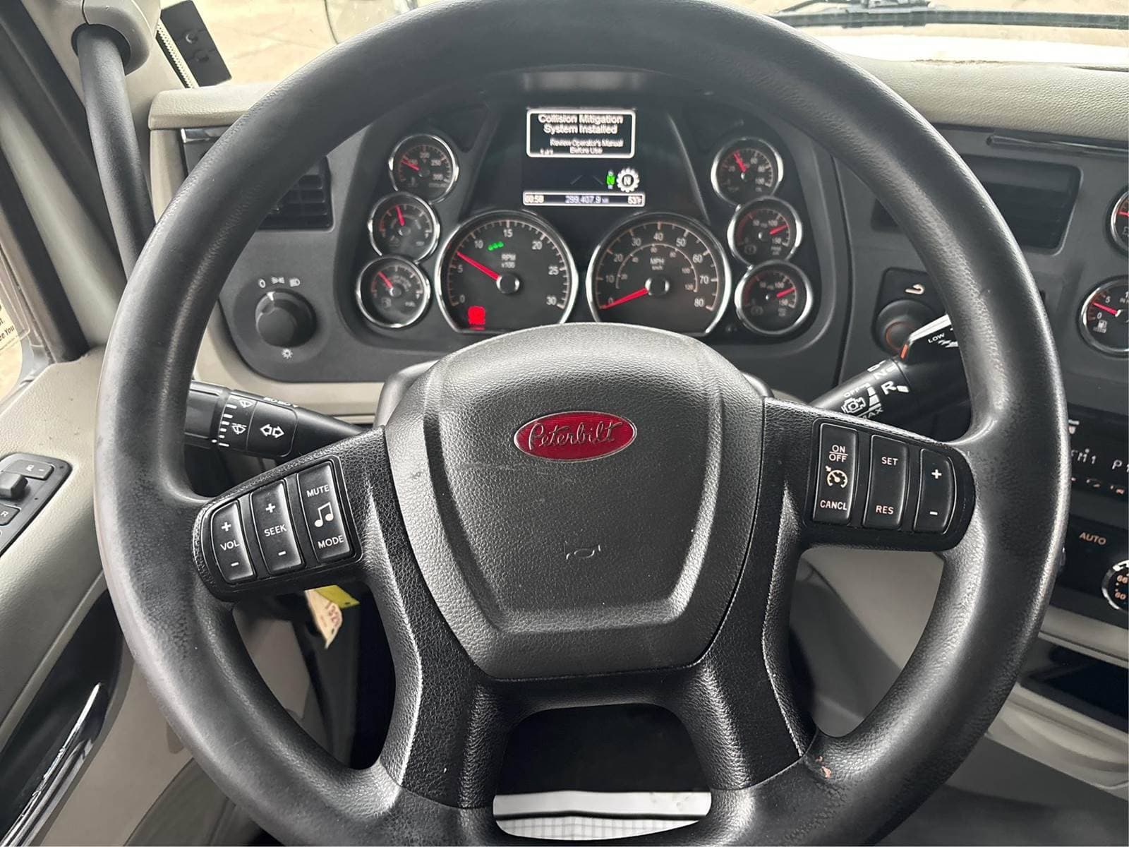 2021 Peterbilt 579 image 6