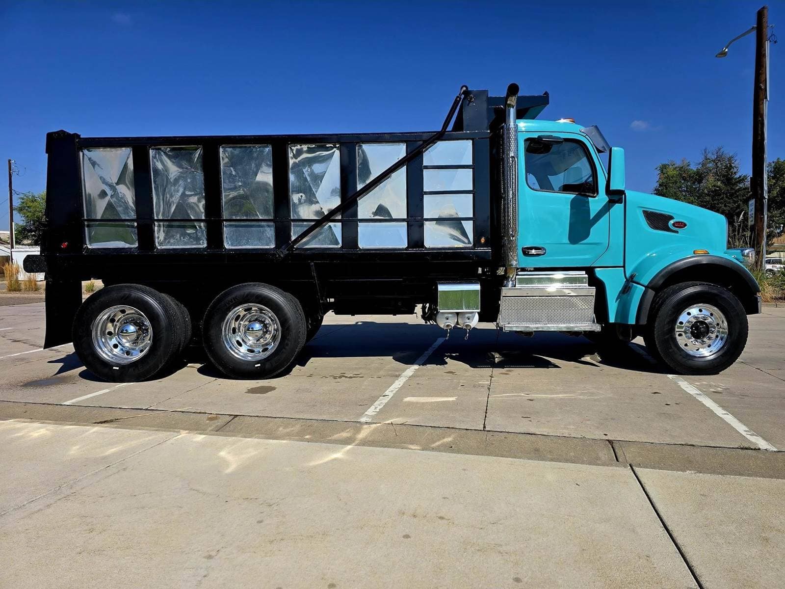 2022 Peterbilt 567 image 4