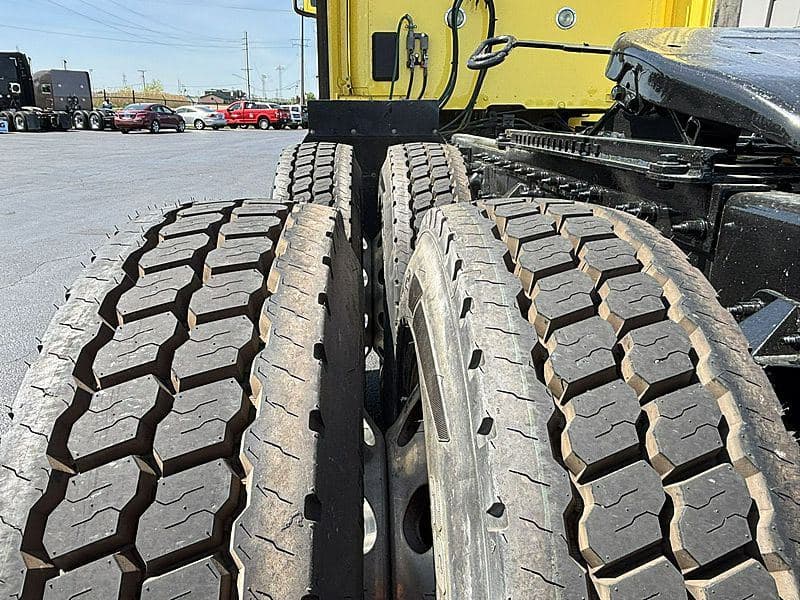 2021 Peterbilt 579 image 7