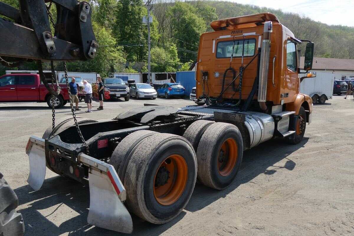 2015 Volvo VNM630 image 4