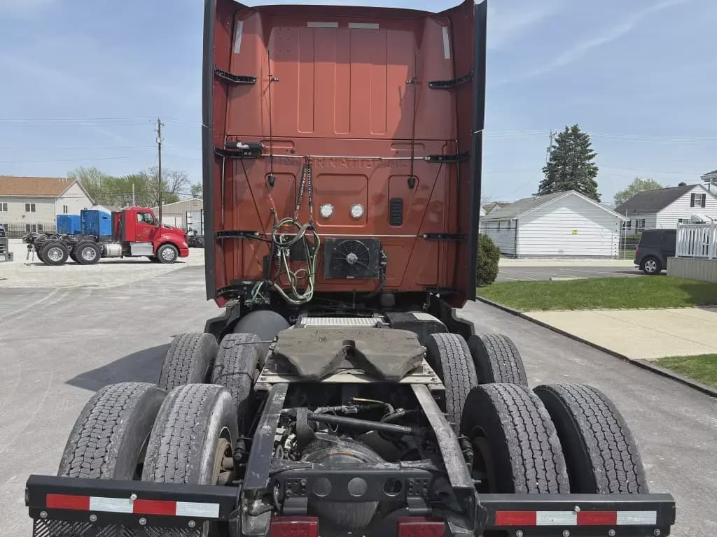Used 2022 INTERNATIONAL Conventional - Sleeper Truck image 3