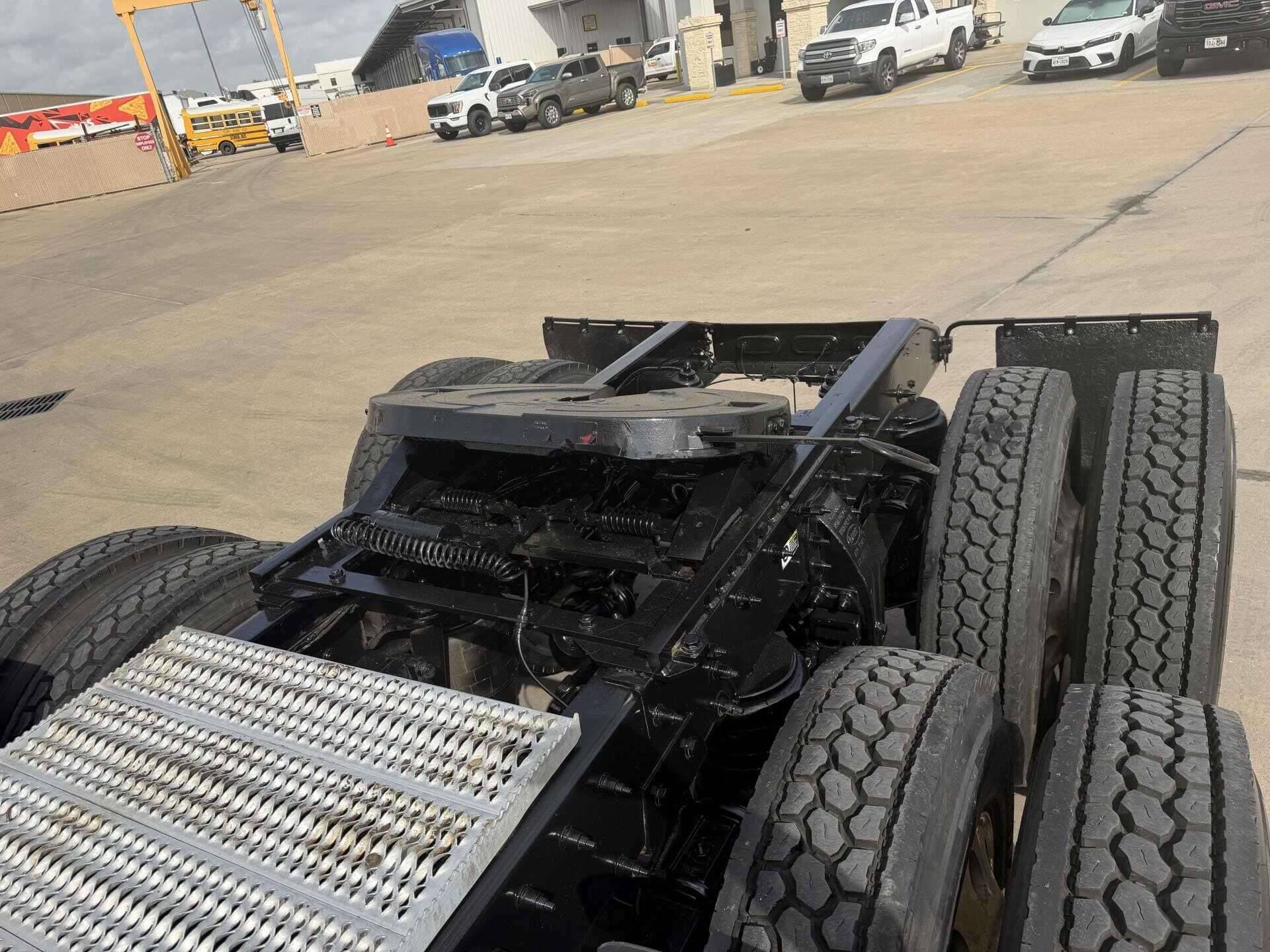 2020 Peterbilt 567 image 19