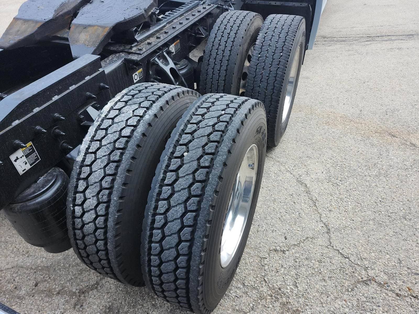 2024 Peterbilt 579 image 10