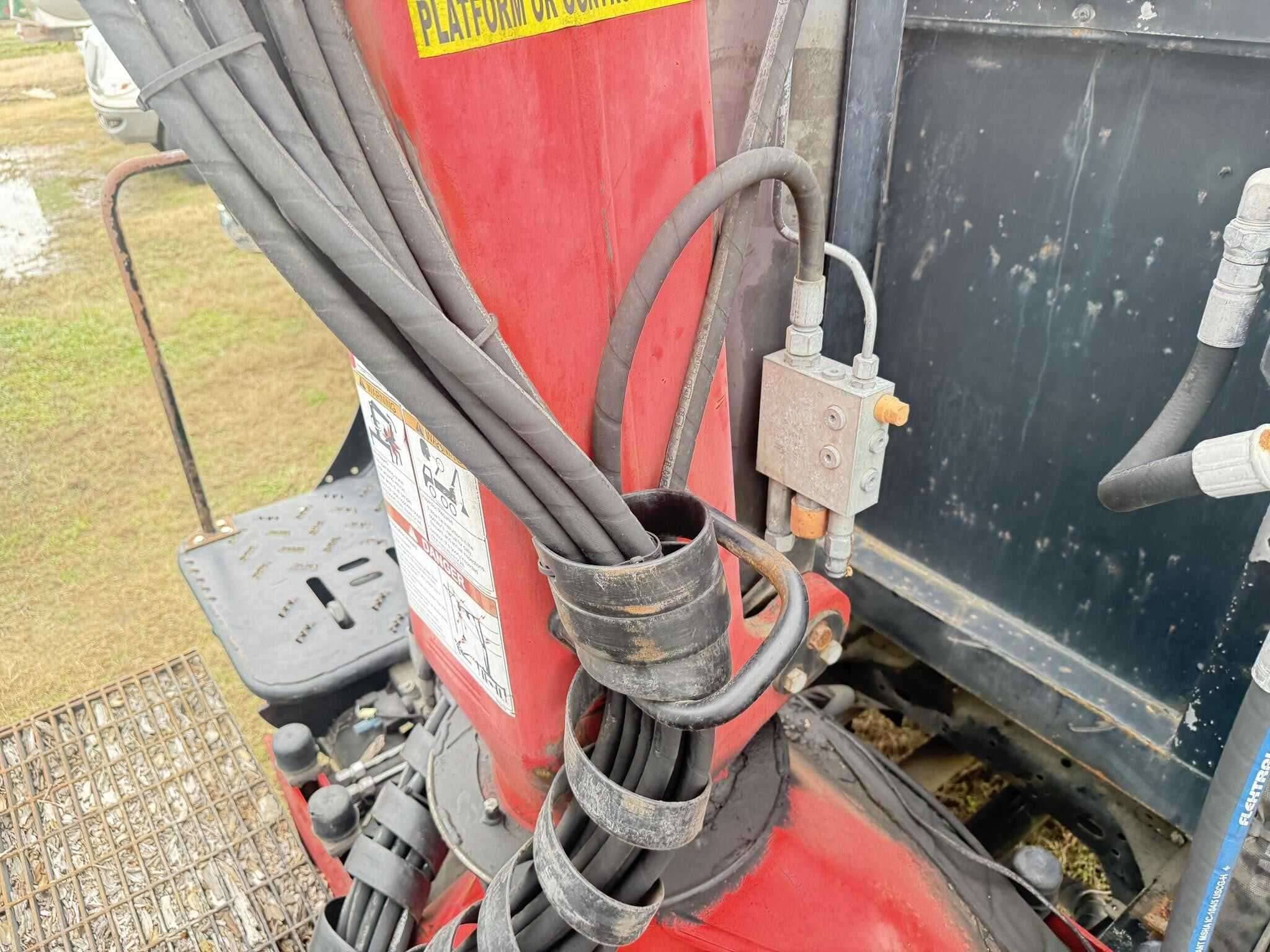 2017 Freightliner M2 image 18