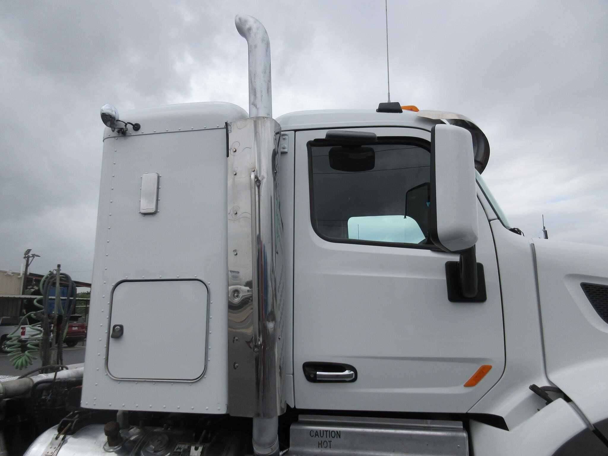 2019 Peterbilt 567 image 16