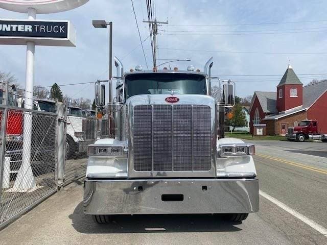 2027 Peterbilt 589 image 7