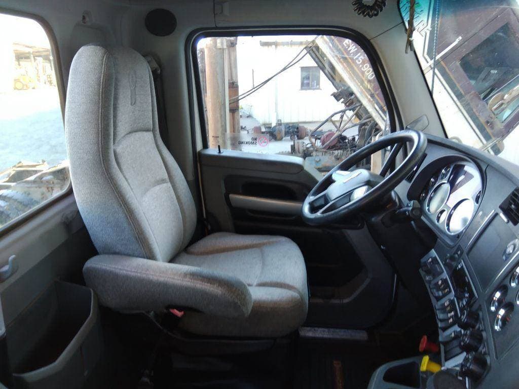 2020 Kenworth T680 image 7