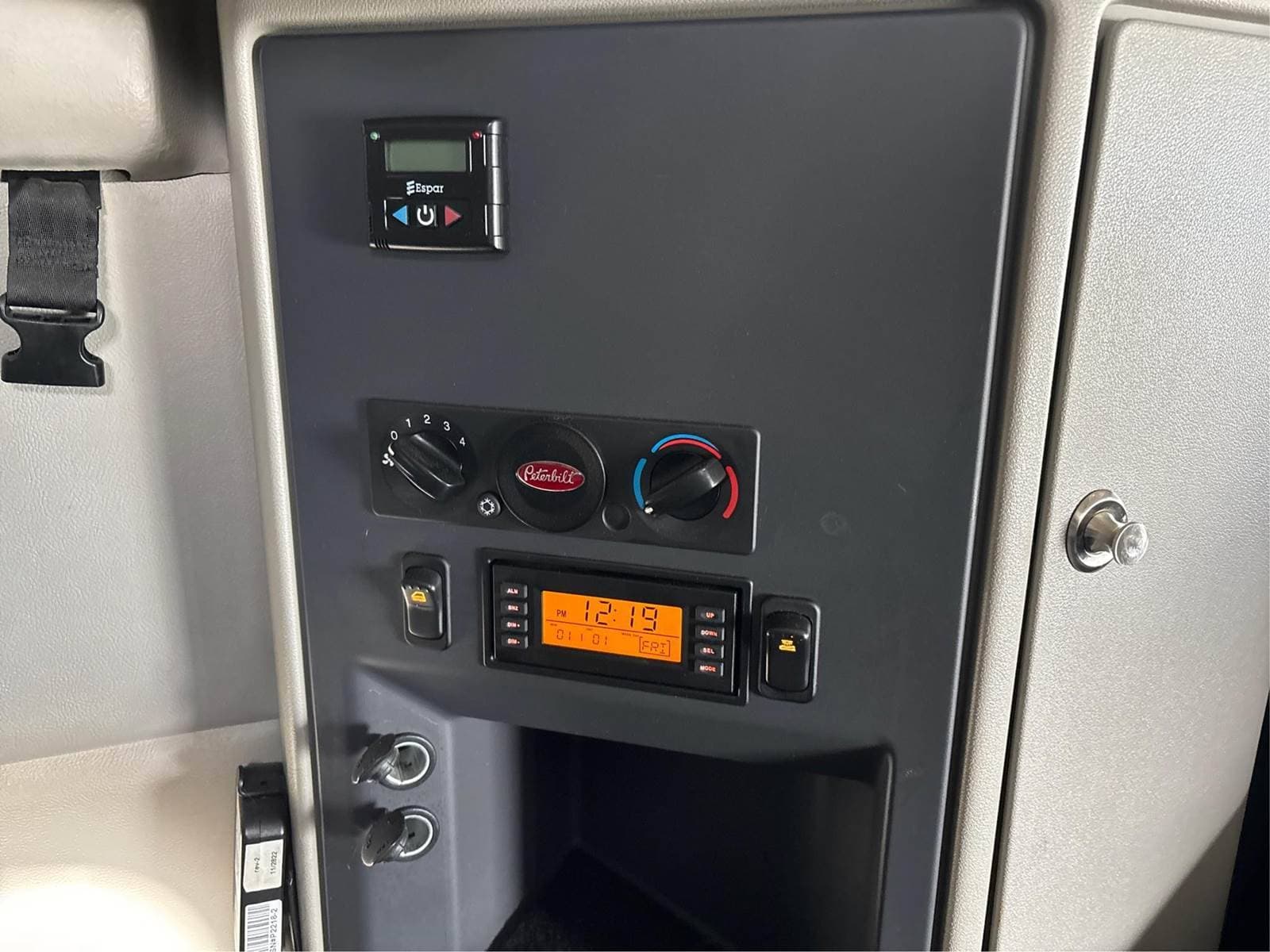 2021 Peterbilt 579 image 15