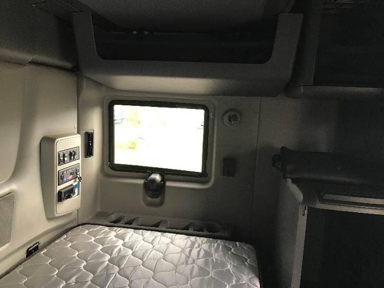 2022 International LT625 image 11