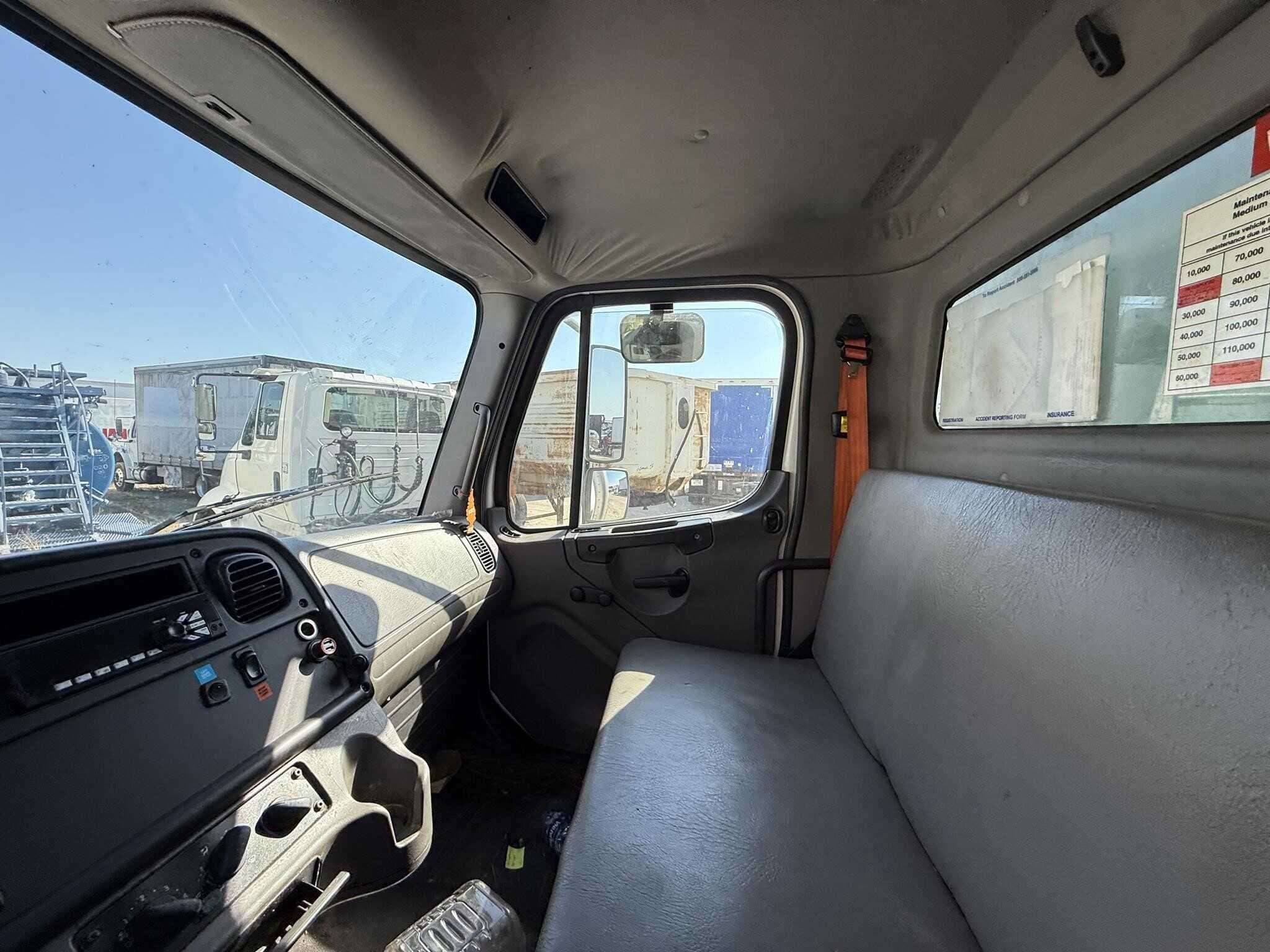 2018 Freightliner M2 image 12